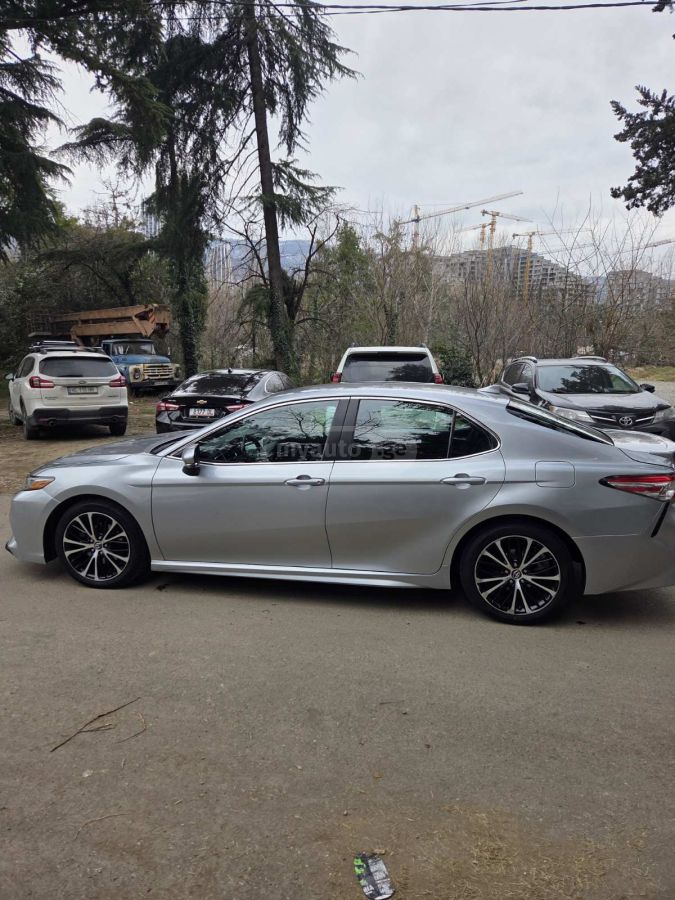 Toyota Camry - фото 2