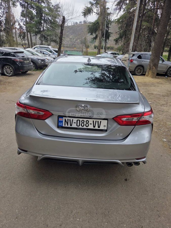 Toyota Camry - фото 3