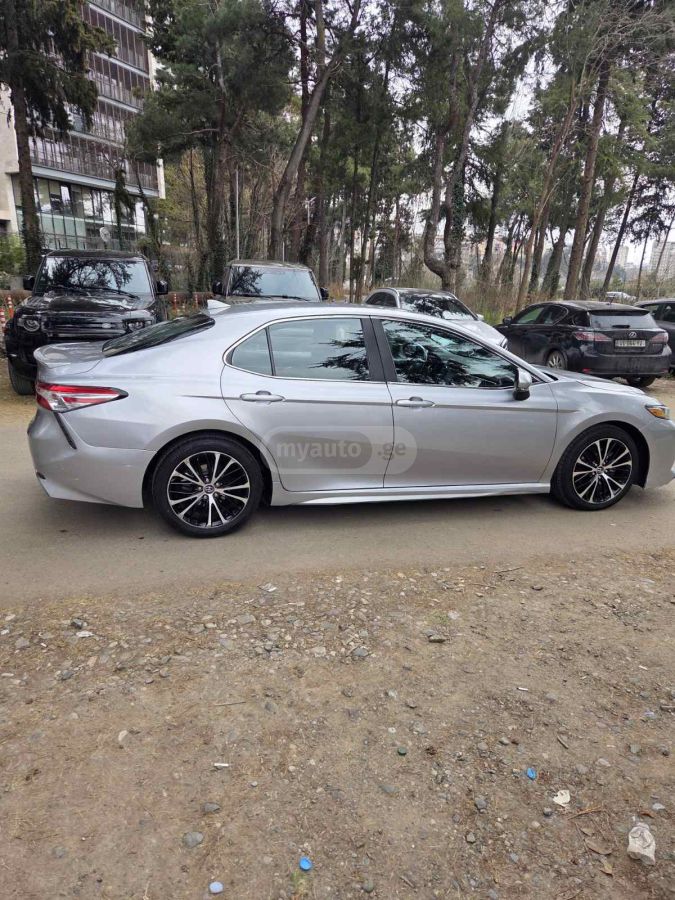 Toyota Camry - фото 5