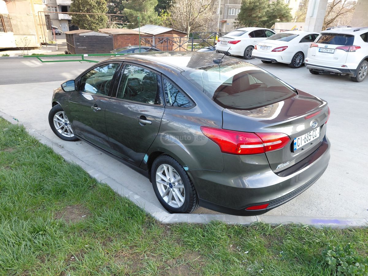 Ford Focus - фото 4