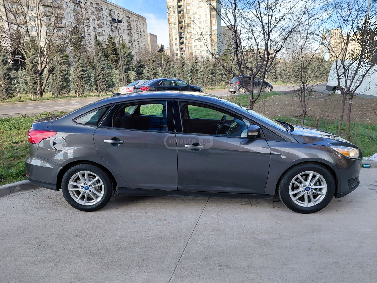 Ford Focus - фото 5