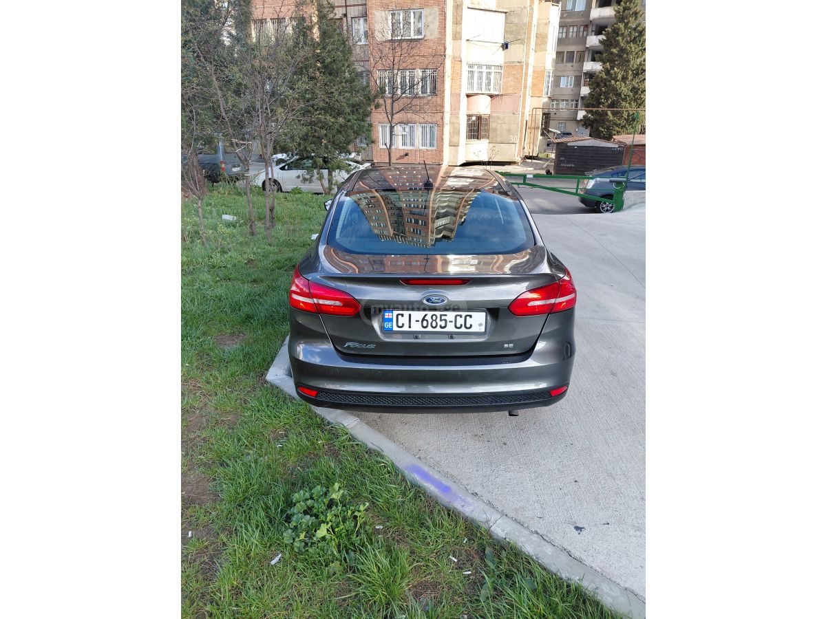 Ford Focus - фото 8