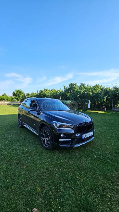 BMW X1 - фото 1