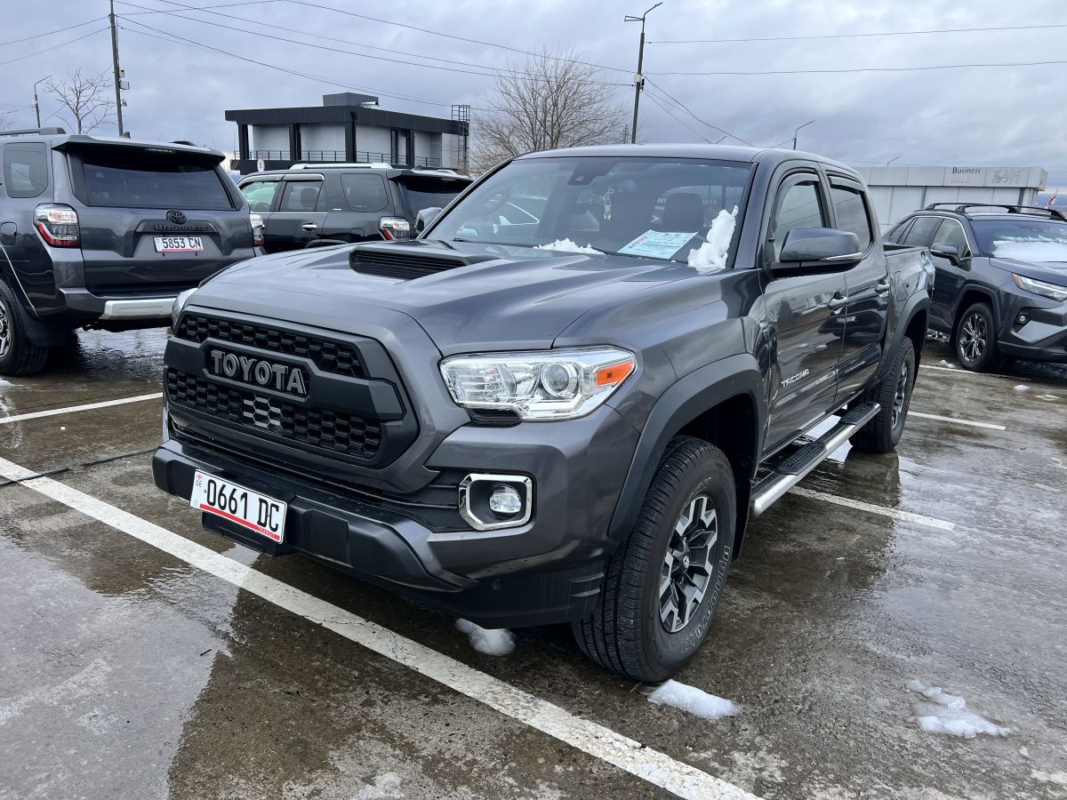 Toyota Tacoma - фото 1