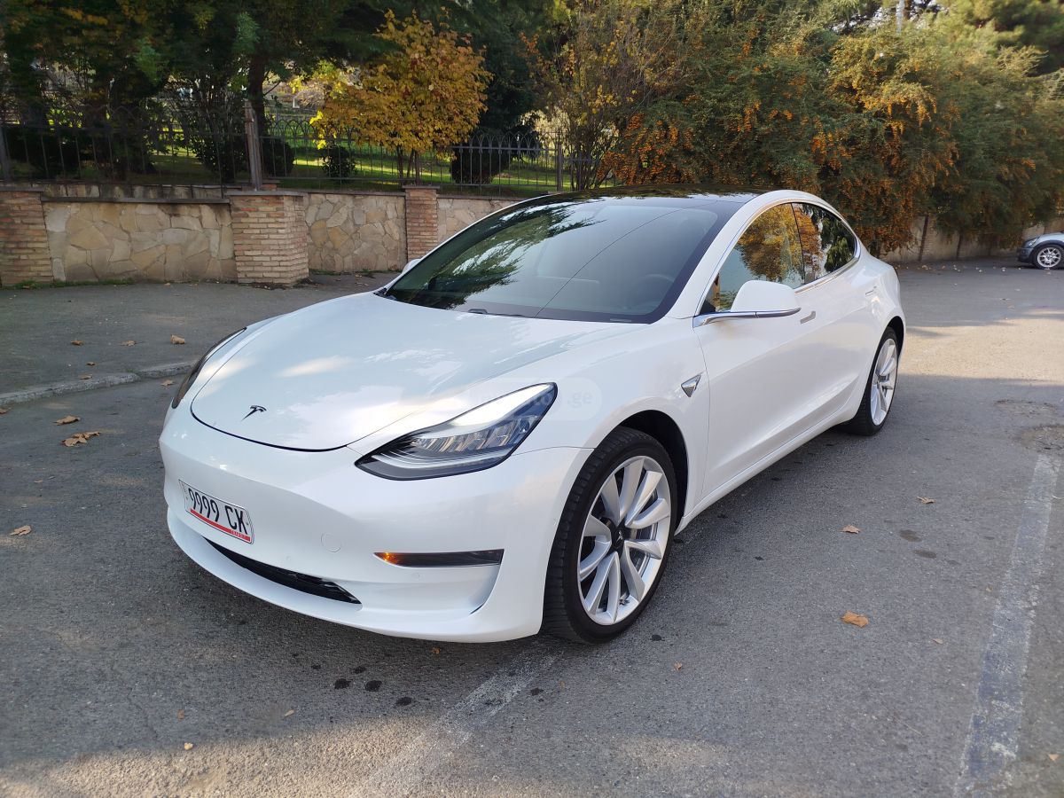 Tesla Model 3 - фото 3