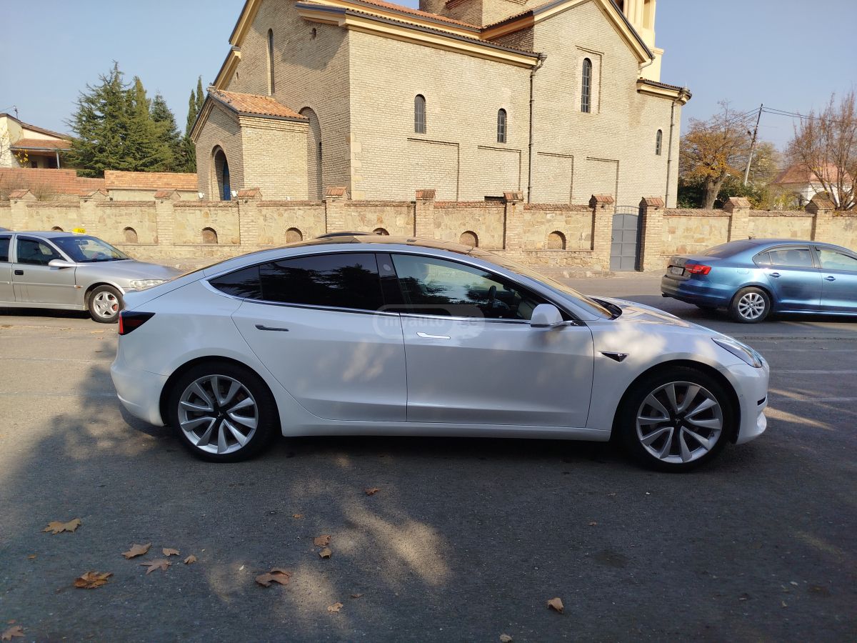 Tesla Model 3 - фото 6