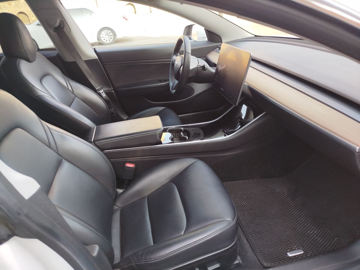 Tesla Model 3 - фото 9