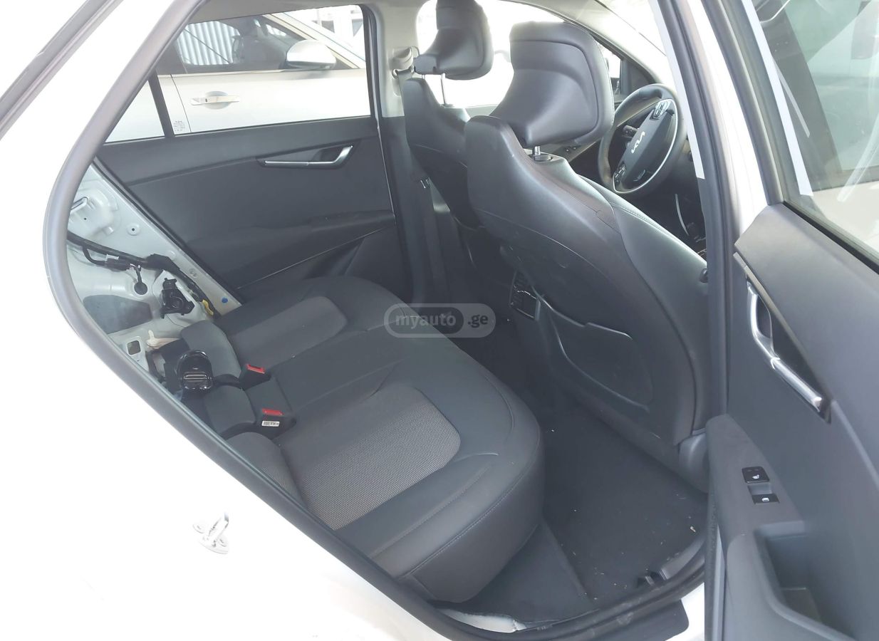 Kia Niro - фото 8
