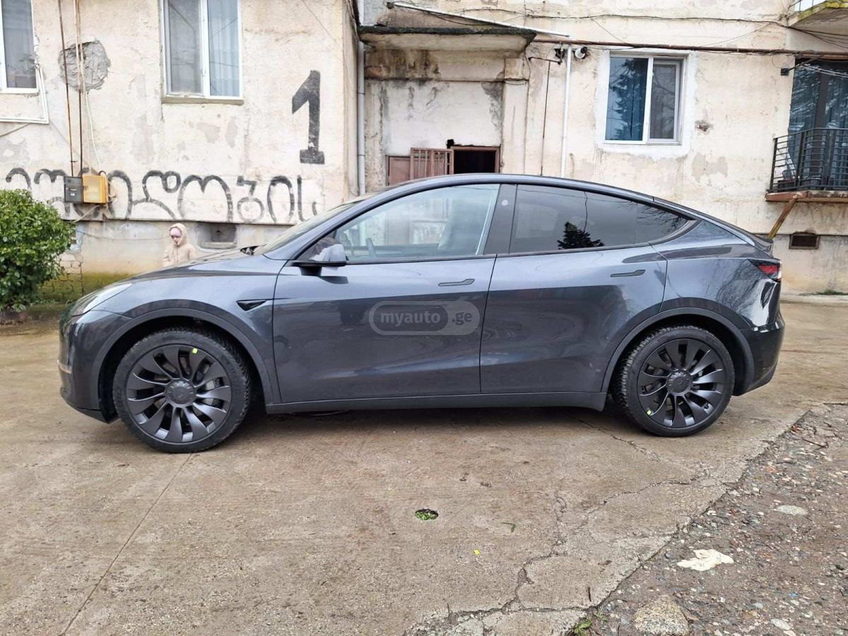 Tesla Model Y 2024 — фото 3 купить в Москве
