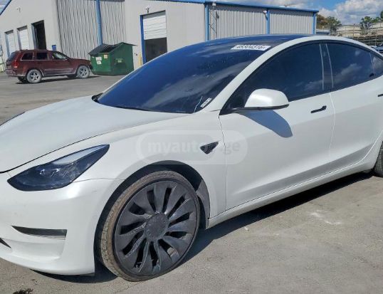 Tesla Model 3 - фото 1
