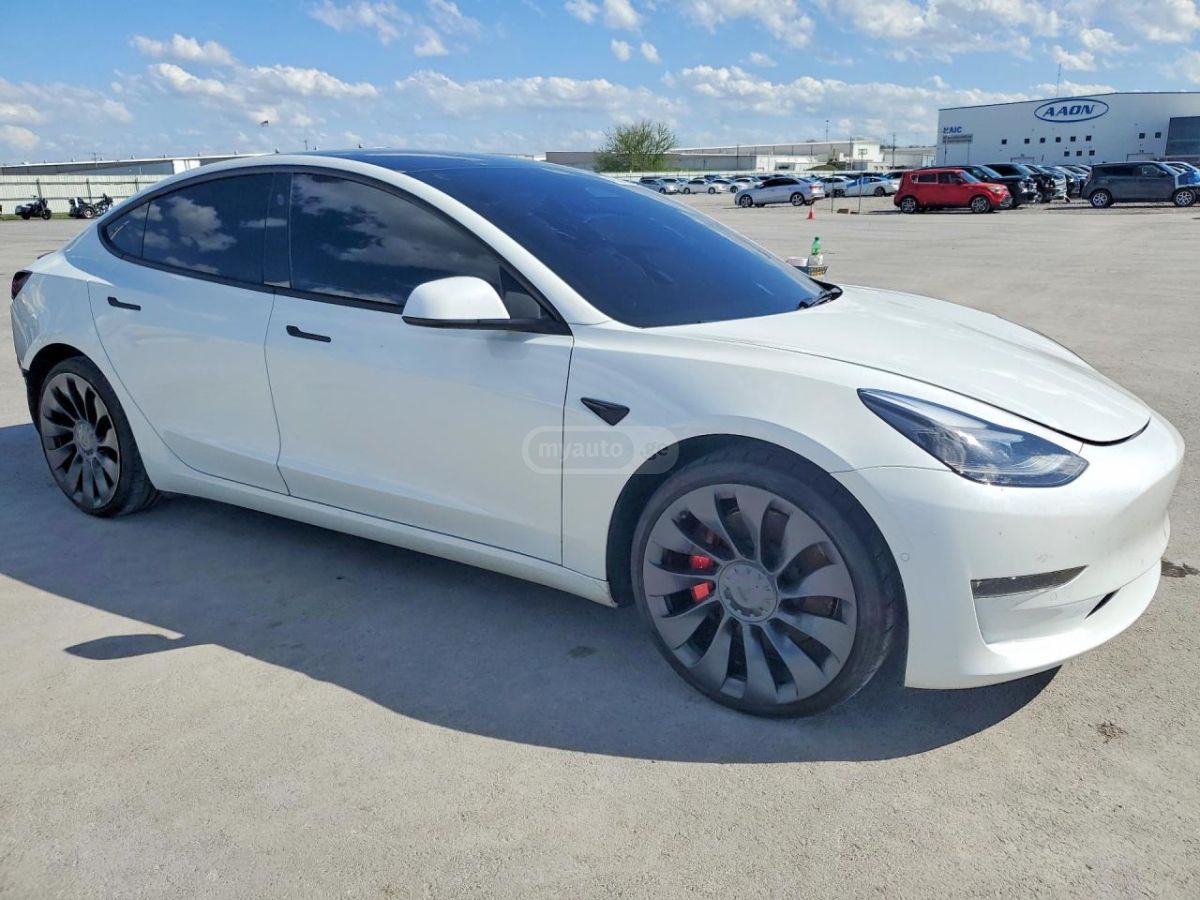 Tesla Model 3 - фото 3