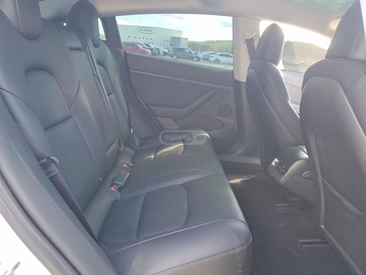 Tesla Model 3 - фото 6