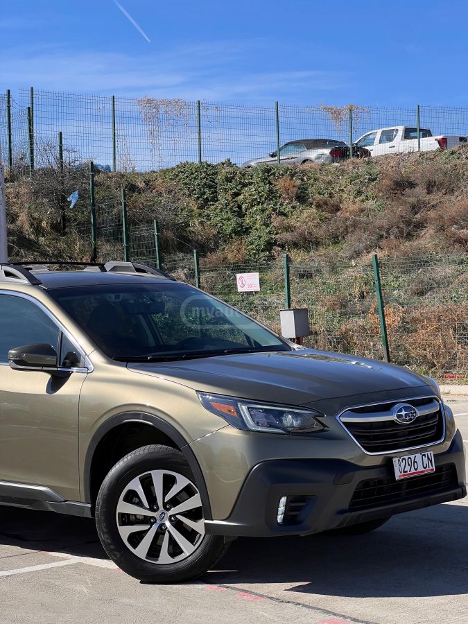 Subaru Premium 4dr All-Wheel Drive CV — миниатюра 3