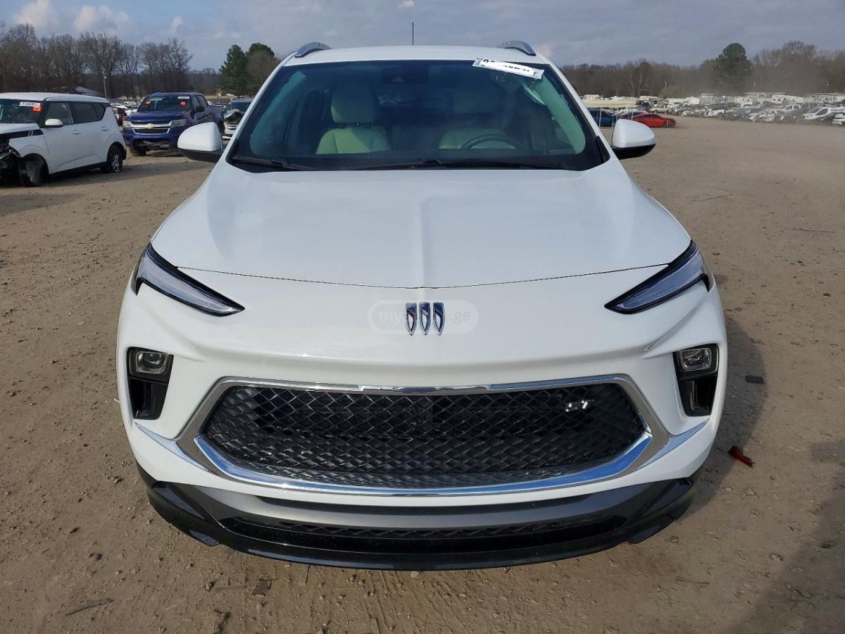 Buick Encore - фото 1