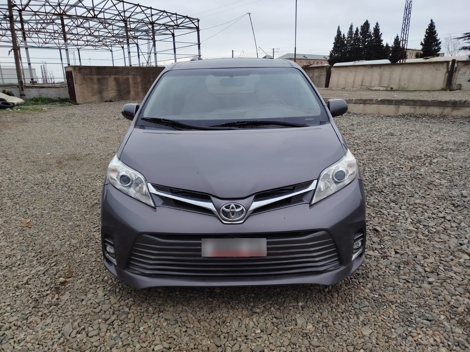 Toyota Sienna - фото 1