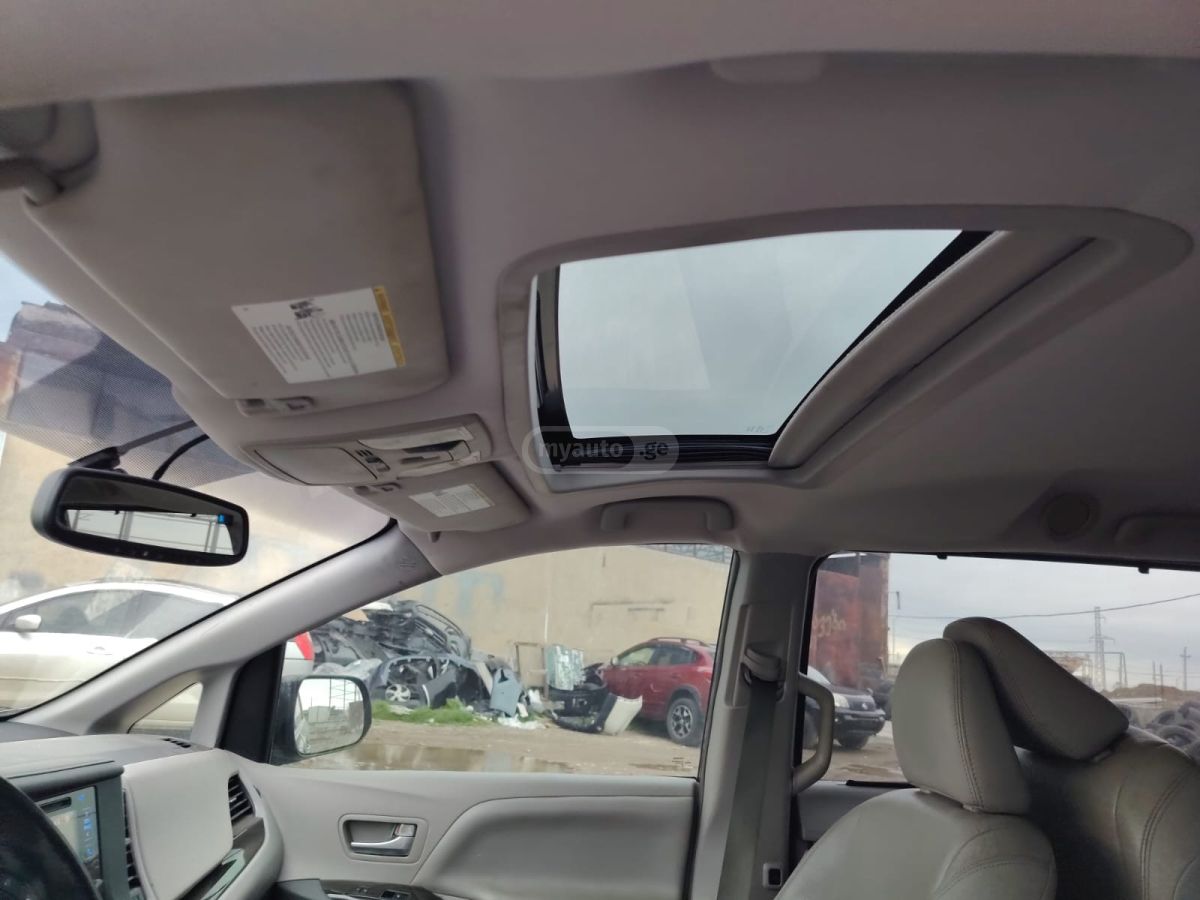 Toyota Sienna - фото 11
