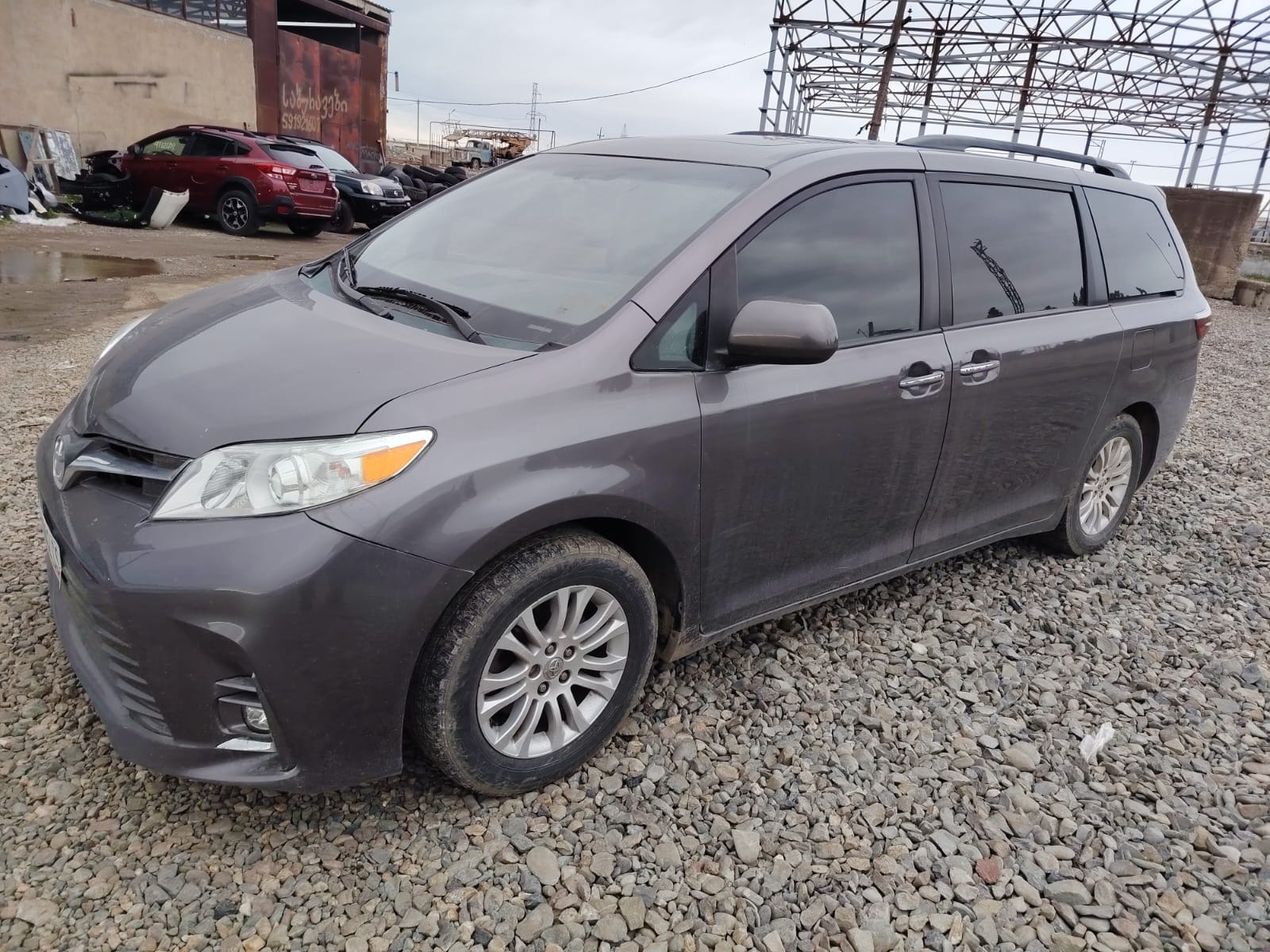 Toyota Sienna - фото 2