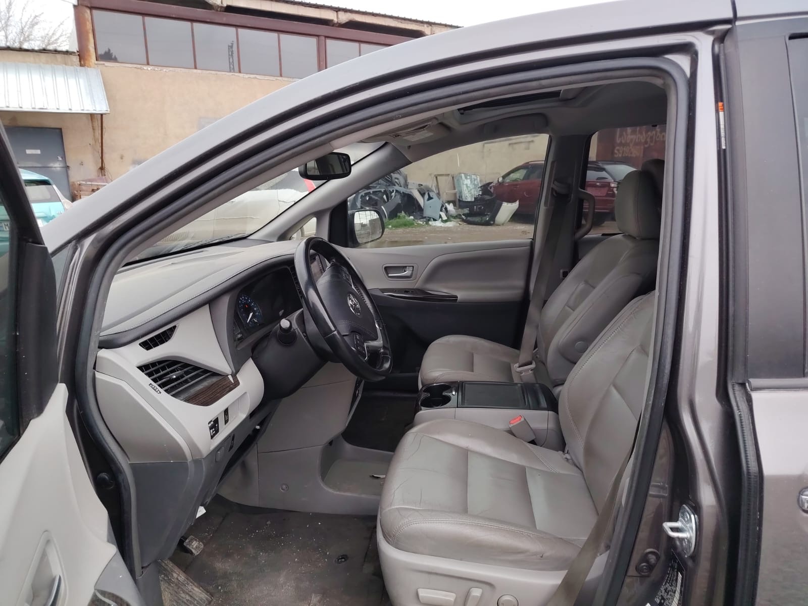 Toyota Sienna - фото 9