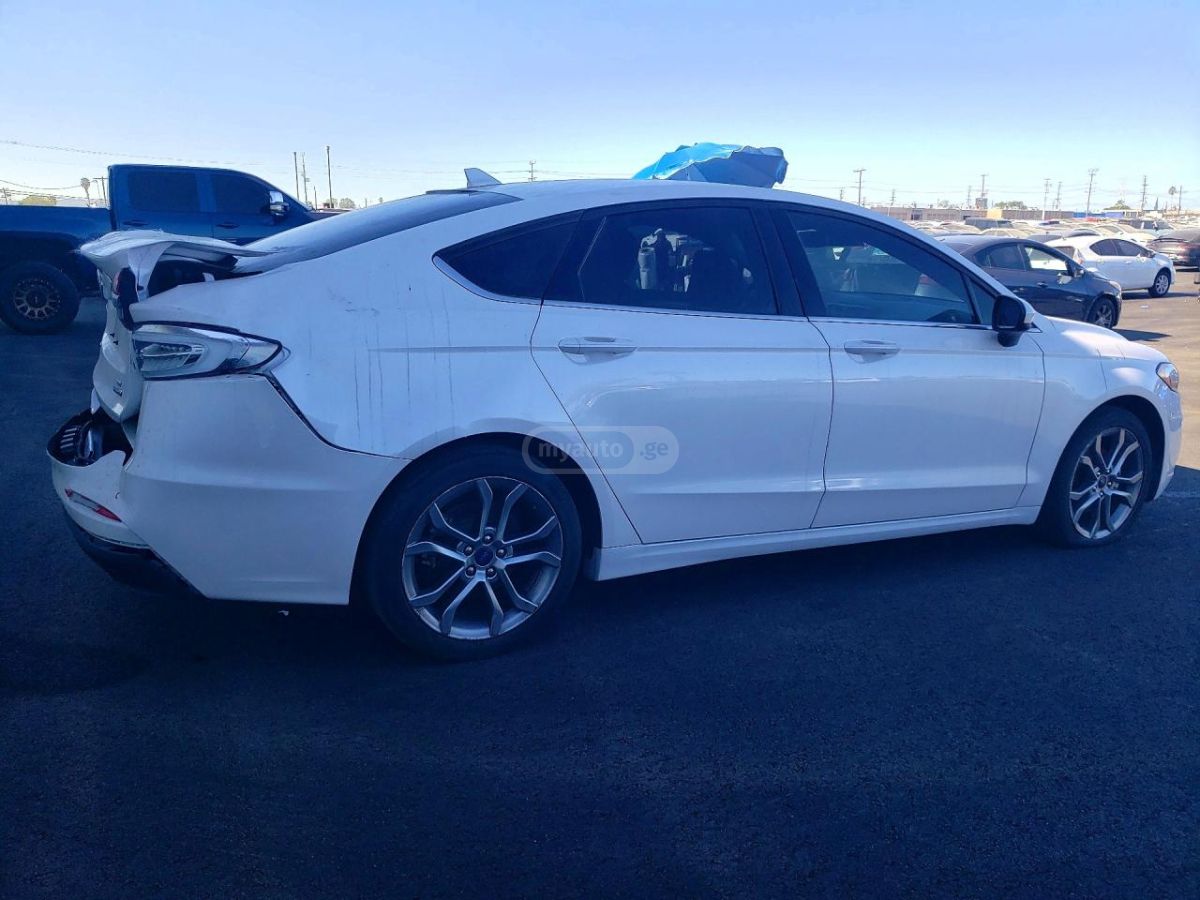 Ford Fusion - фото 3