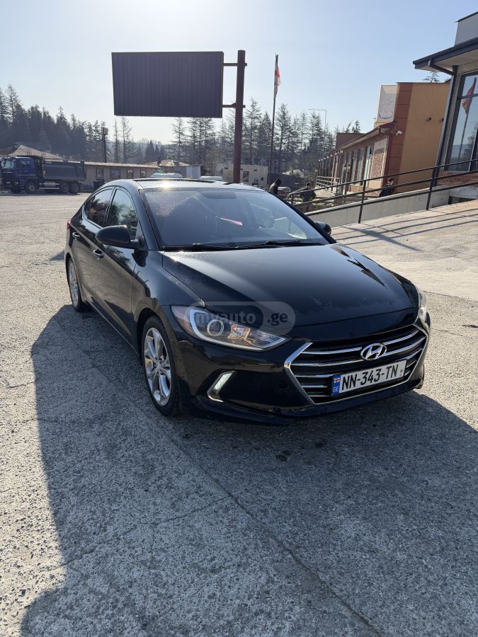 Hyundai Elantra - фото 1