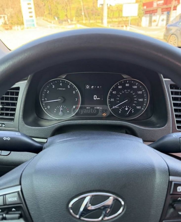 Hyundai Elantra - фото 7