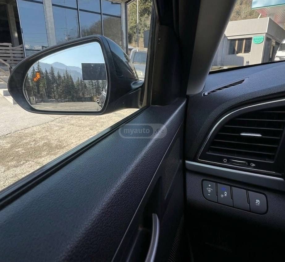 Hyundai Elantra - фото 8