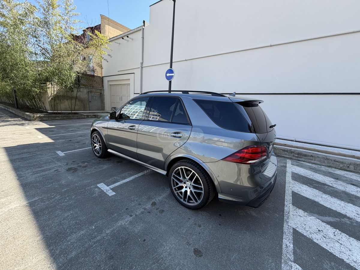 Mercedes-Benz GLE 63 AMG - фото 14