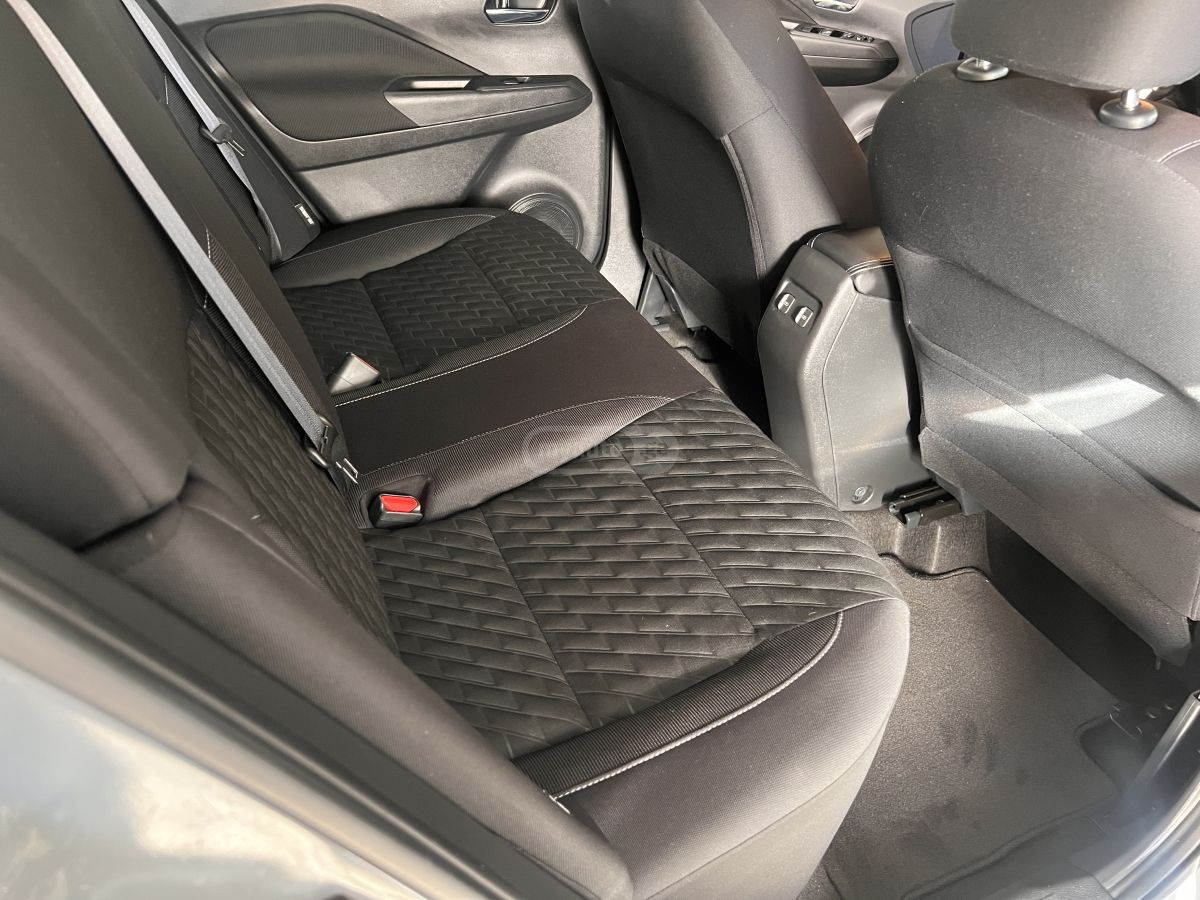 Nissan SV 4dr Front-Wheel Drive CVT — миниатюра 10