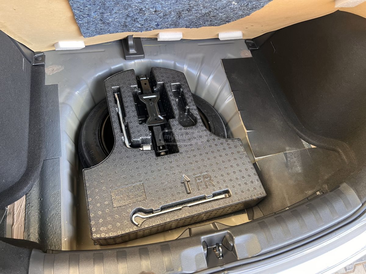 Nissan SV 4dr Front-Wheel Drive CVT — миниатюра 12