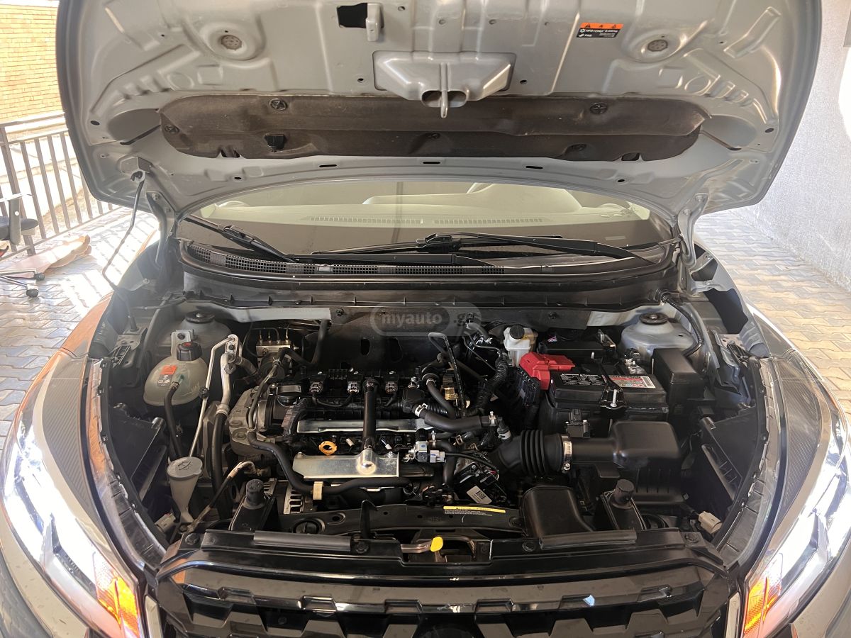 Nissan SV 4dr Front-Wheel Drive CVT — миниатюра 13