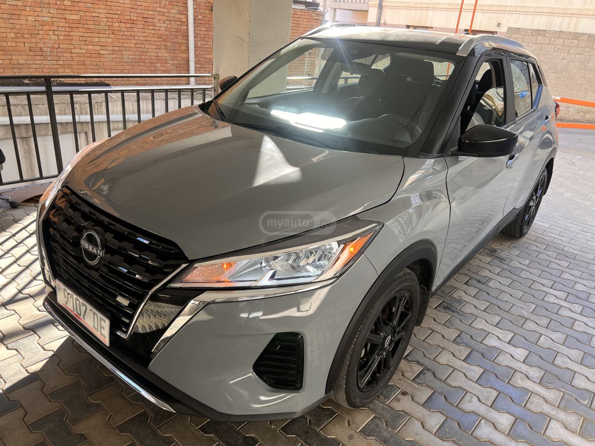 Nissan SV 4dr Front-Wheel Drive CVT — миниатюра 3