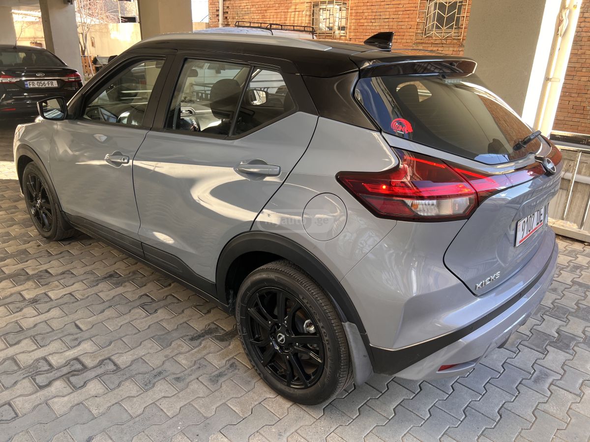 Nissan SV 4dr Front-Wheel Drive CVT — миниатюра 4