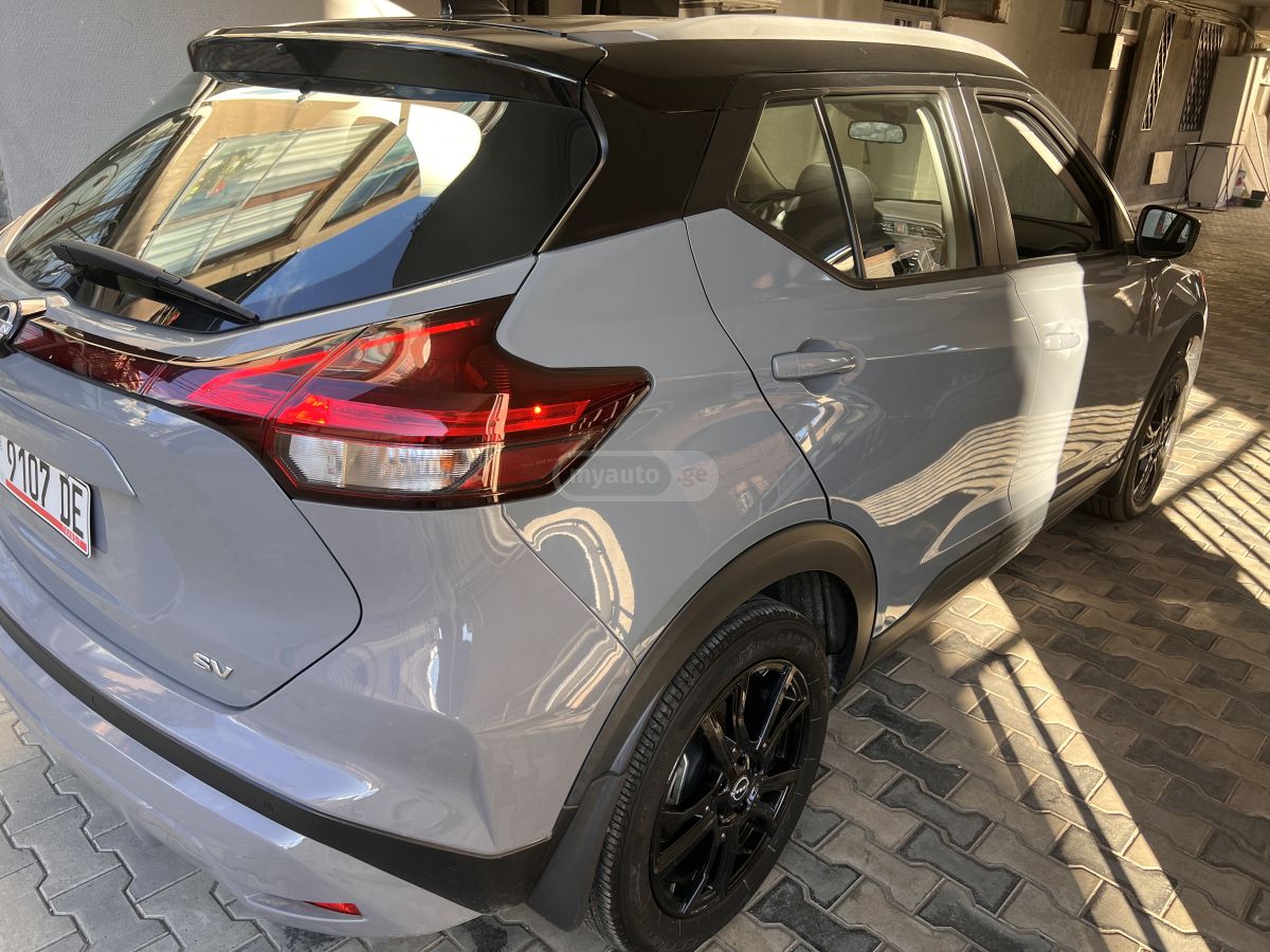 Nissan SV 4dr Front-Wheel Drive CVT — миниатюра 5