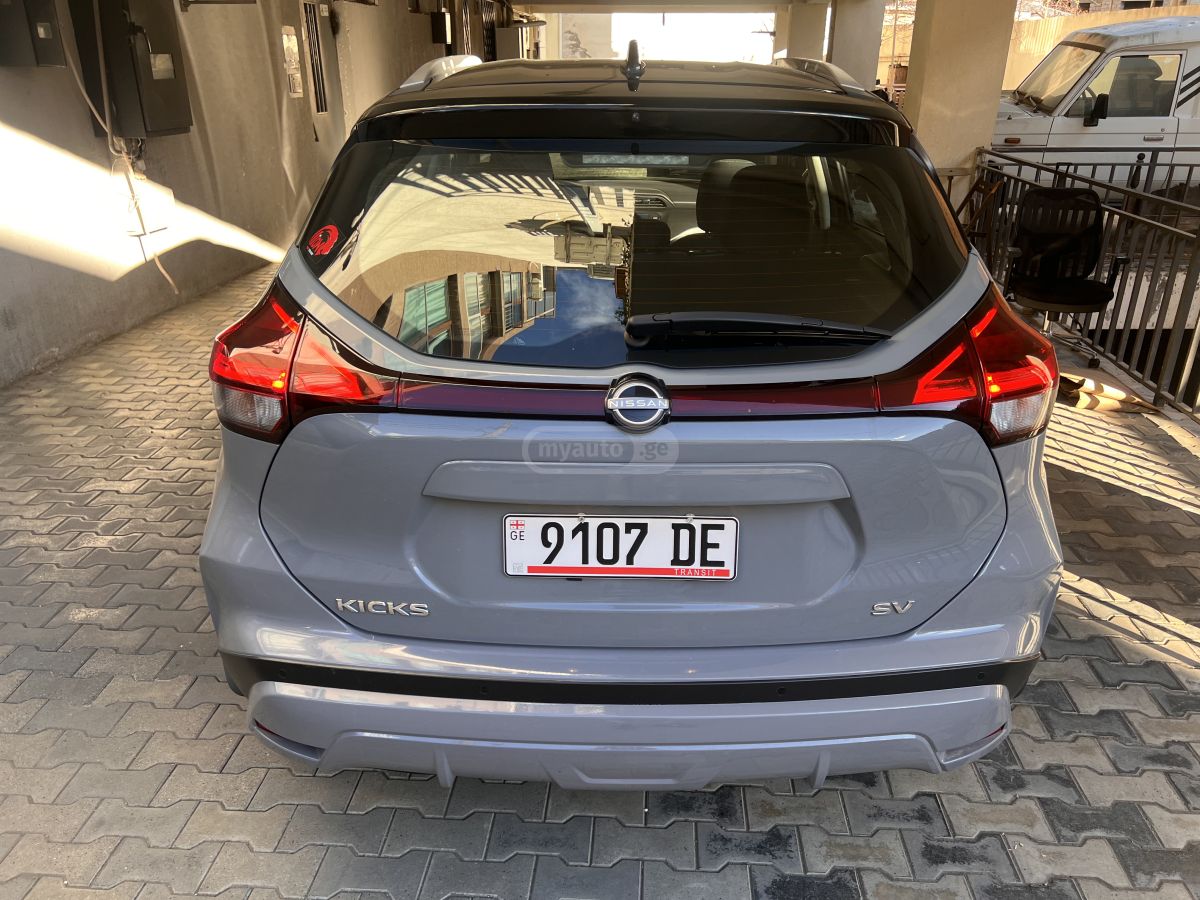 Nissan SV 4dr Front-Wheel Drive CVT — миниатюра 6