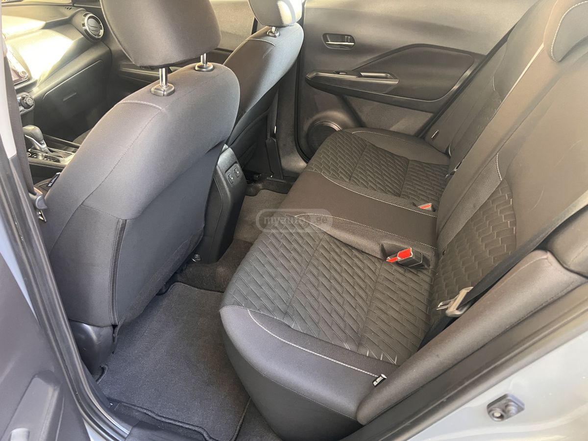 Nissan SV 4dr Front-Wheel Drive CVT — миниатюра 8