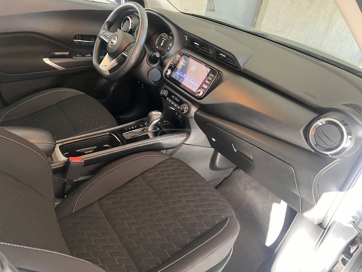 Nissan SV 4dr Front-Wheel Drive CVT — миниатюра 9