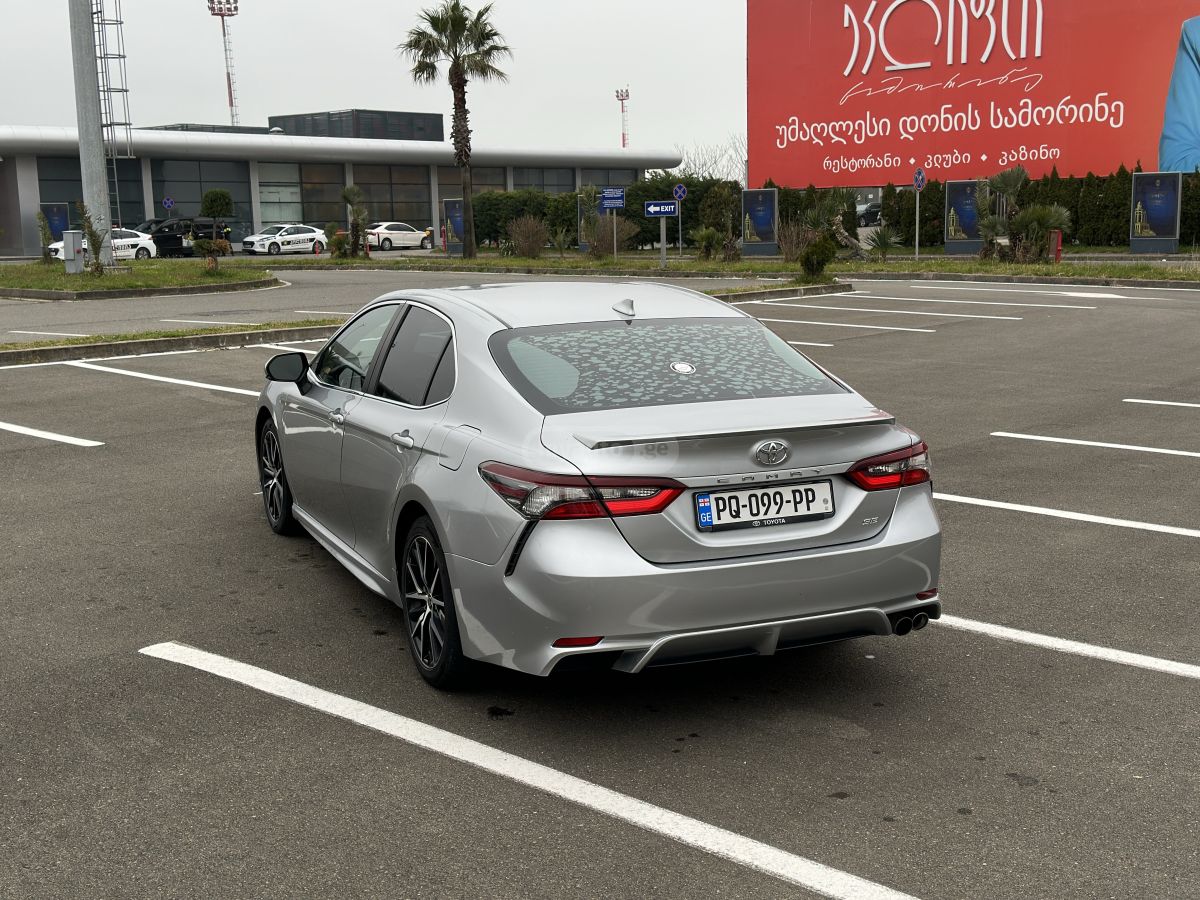 Toyota SE 4dr Front-Wheel Drive Sedan — миниатюра 3