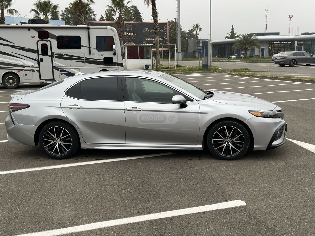 Toyota SE 4dr Front-Wheel Drive Sedan — миниатюра 5