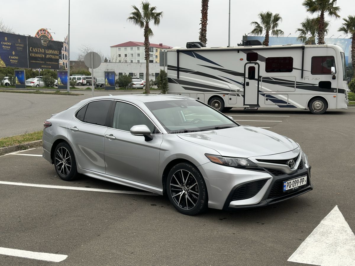 Toyota SE 4dr Front-Wheel Drive Sedan — миниатюра 6