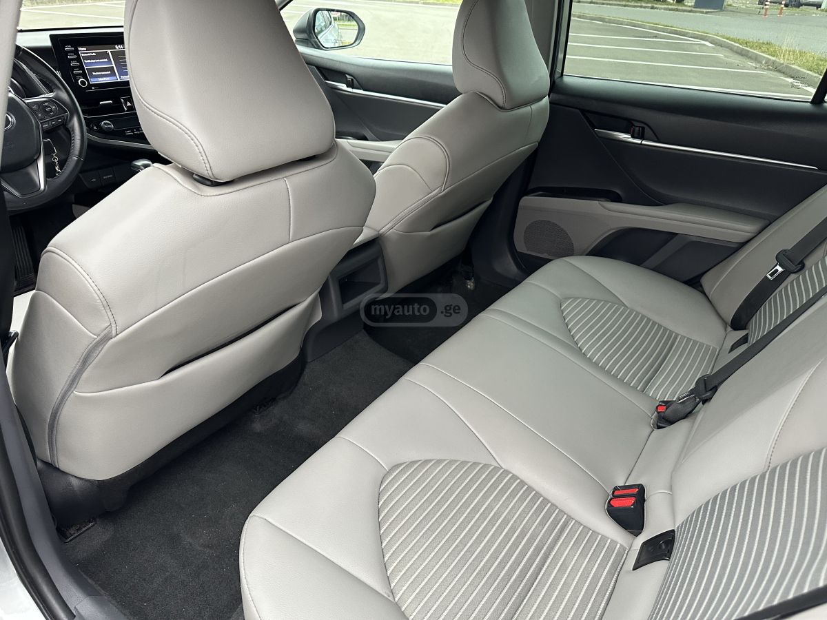 Toyota SE 4dr Front-Wheel Drive Sedan — миниатюра 9