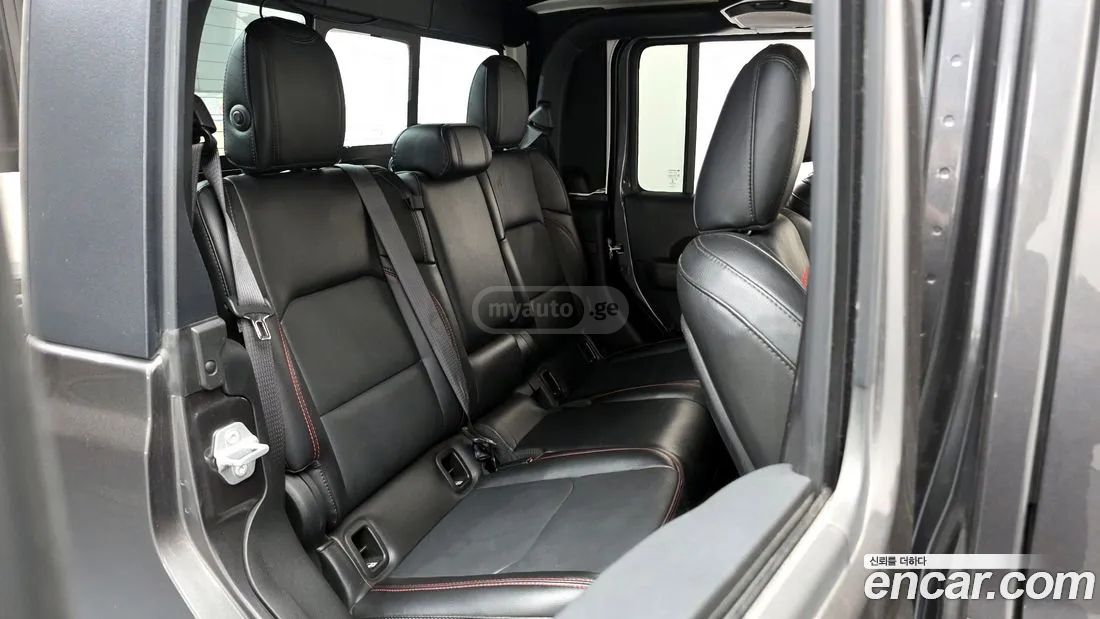 Jeep Gladiator - фото 12