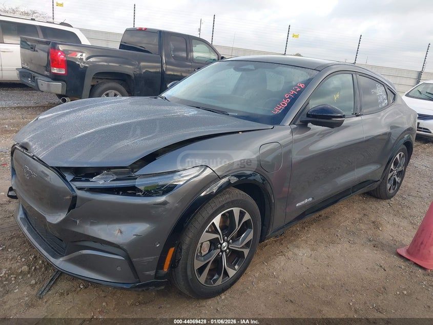 Ford Mustang Mach-E - фото 1