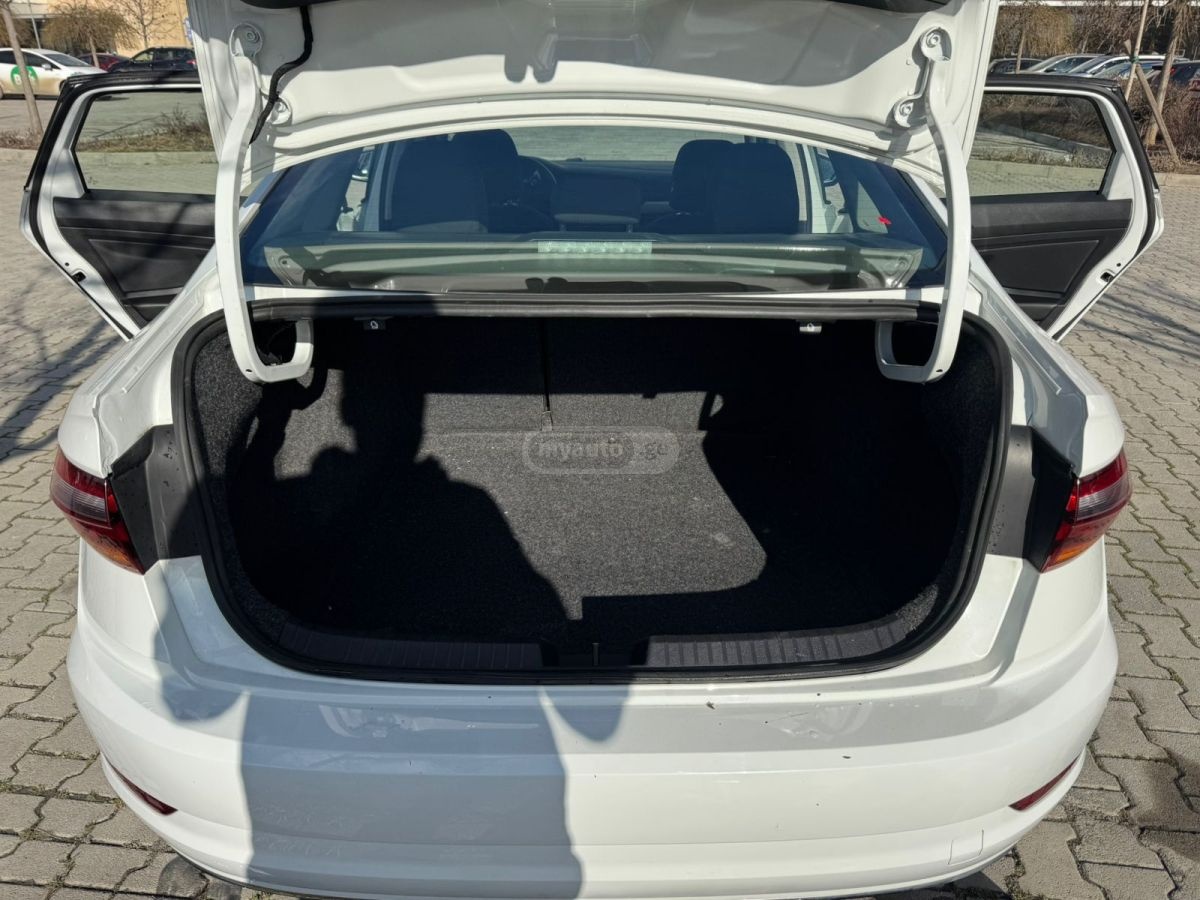 Volkswagen Jetta - фото 4