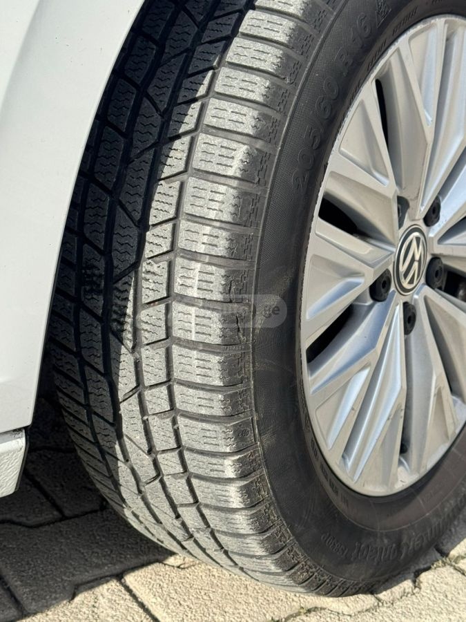 Volkswagen Jetta - фото 5