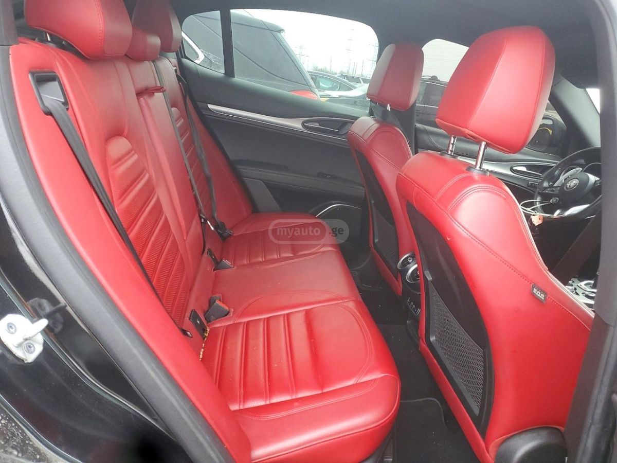 Alfa Romeo Stelvio - фото 10