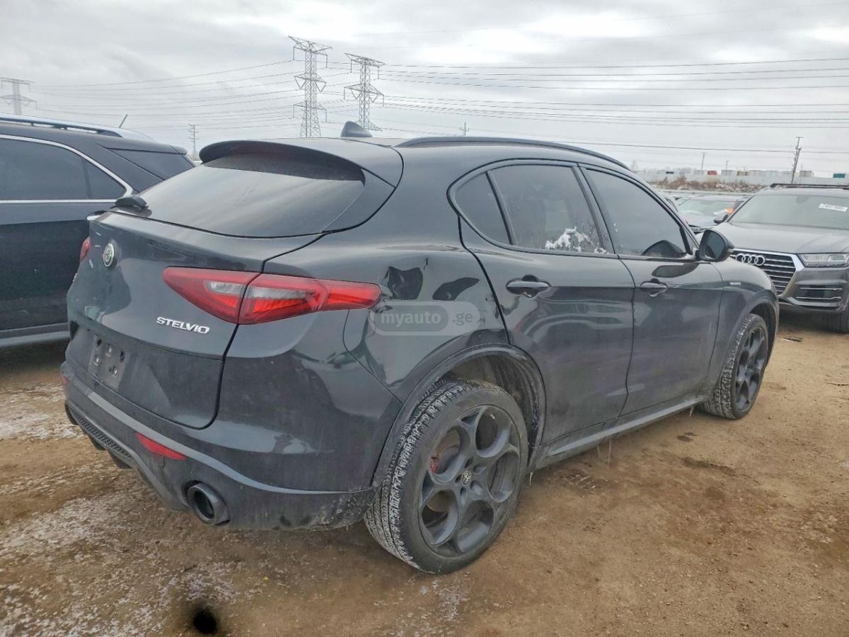 Alfa Romeo Stelvio - фото 3