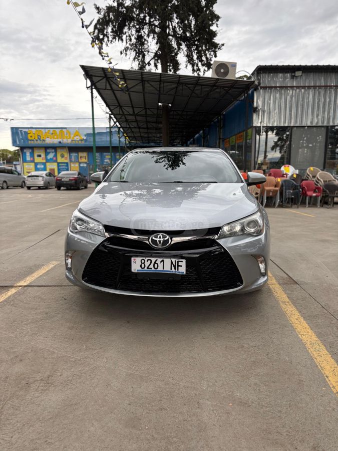 Toyota Camry - фото 1