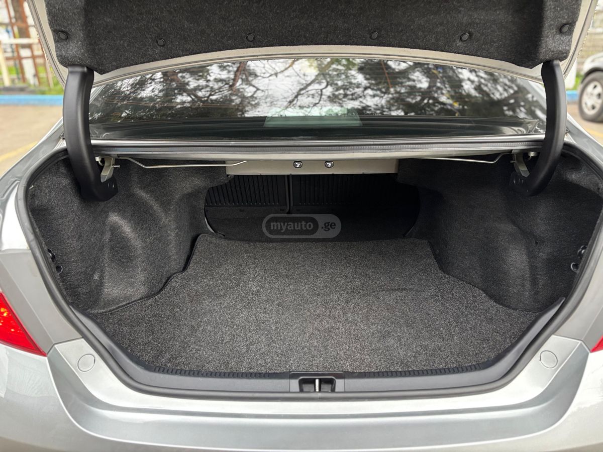 Toyota Camry - фото 12