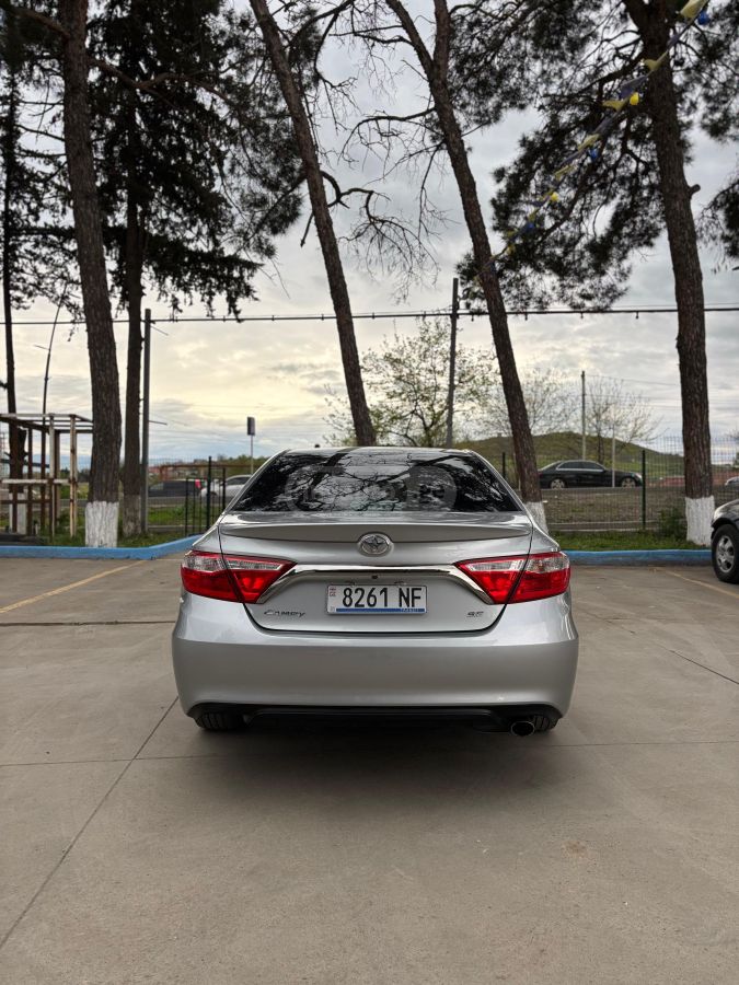 Toyota Camry - фото 2