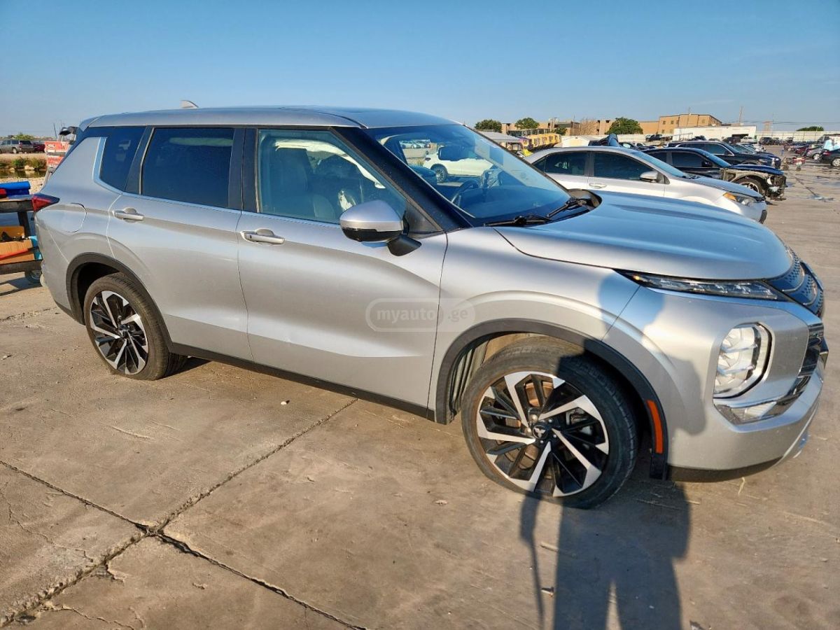 Mitsubishi Outlander - фото 4